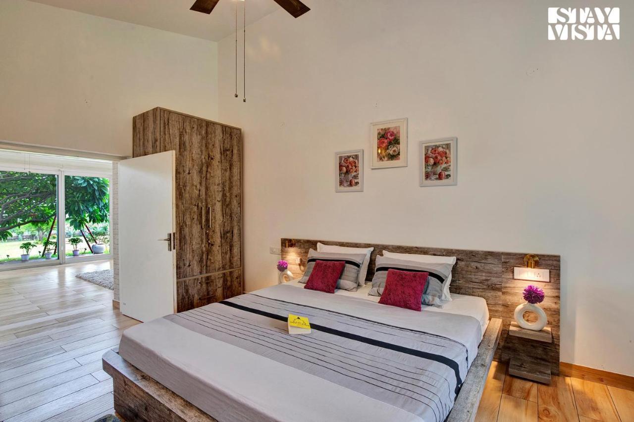 Stayvista At Idyllic Farmhouse - A Glasshouse With Outdoor Pool คูร์เคาน์ ภายนอก รูปภาพ