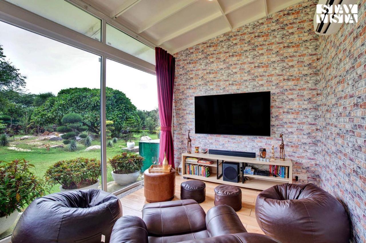 Stayvista At Idyllic Farmhouse - A Glasshouse With Outdoor Pool คูร์เคาน์ ภายนอก รูปภาพ