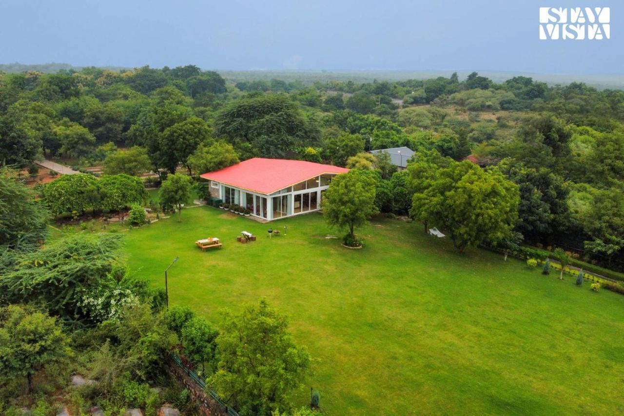 Stayvista At Idyllic Farmhouse - A Glasshouse With Outdoor Pool คูร์เคาน์ ภายนอก รูปภาพ