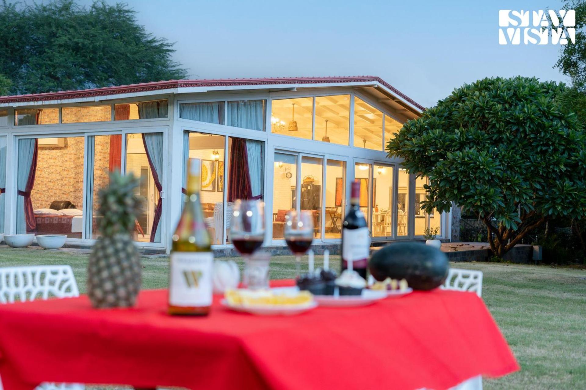 Stayvista At Idyllic Farmhouse - A Glasshouse With Outdoor Pool คูร์เคาน์ ภายนอก รูปภาพ