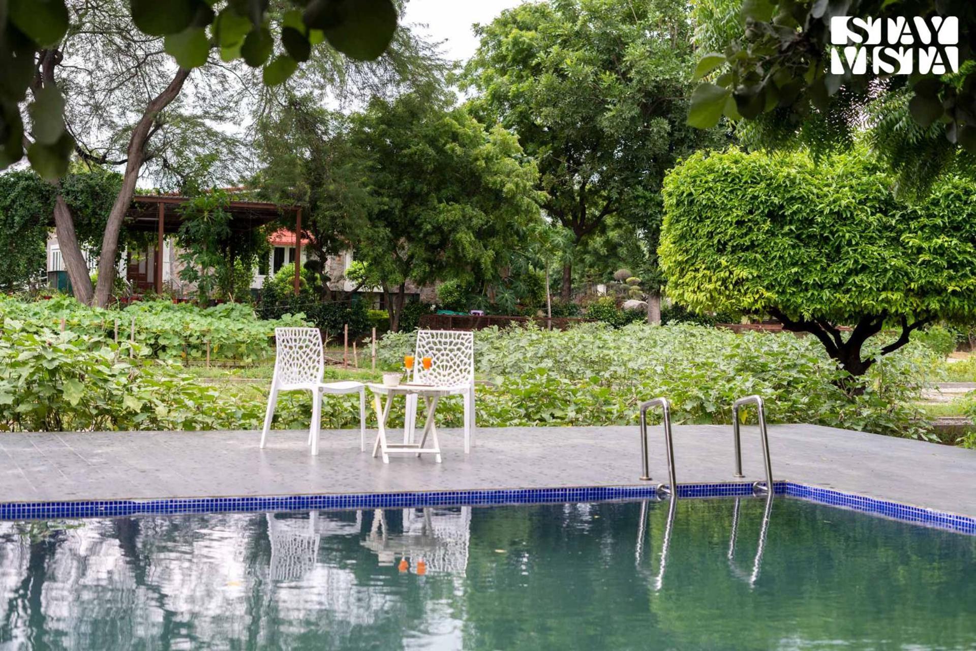 Stayvista At Idyllic Farmhouse - A Glasshouse With Outdoor Pool คูร์เคาน์ ภายนอก รูปภาพ