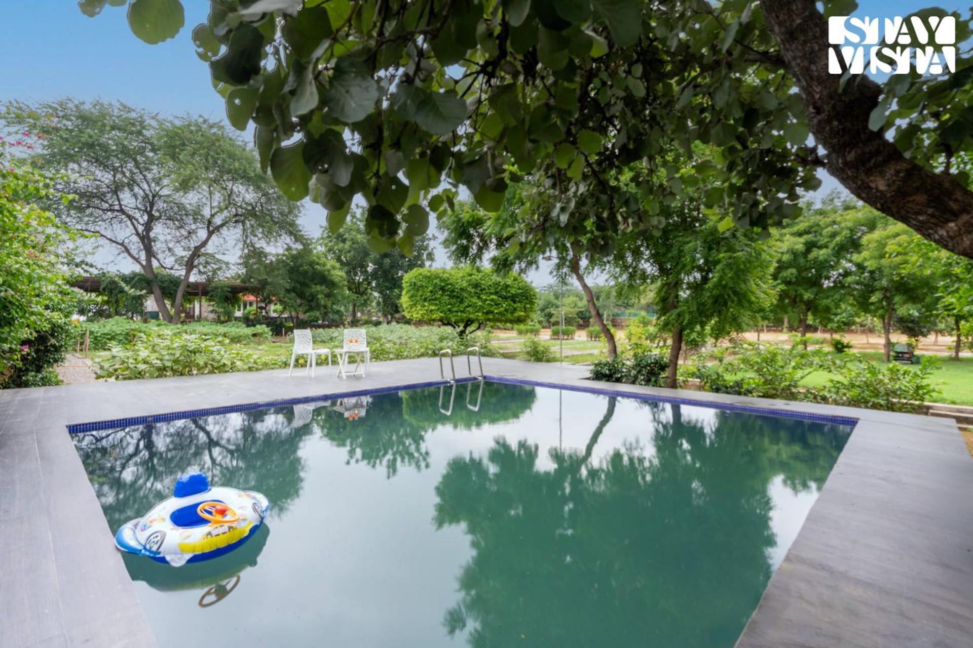 Stayvista At Idyllic Farmhouse - A Glasshouse With Outdoor Pool คูร์เคาน์ ภายนอก รูปภาพ